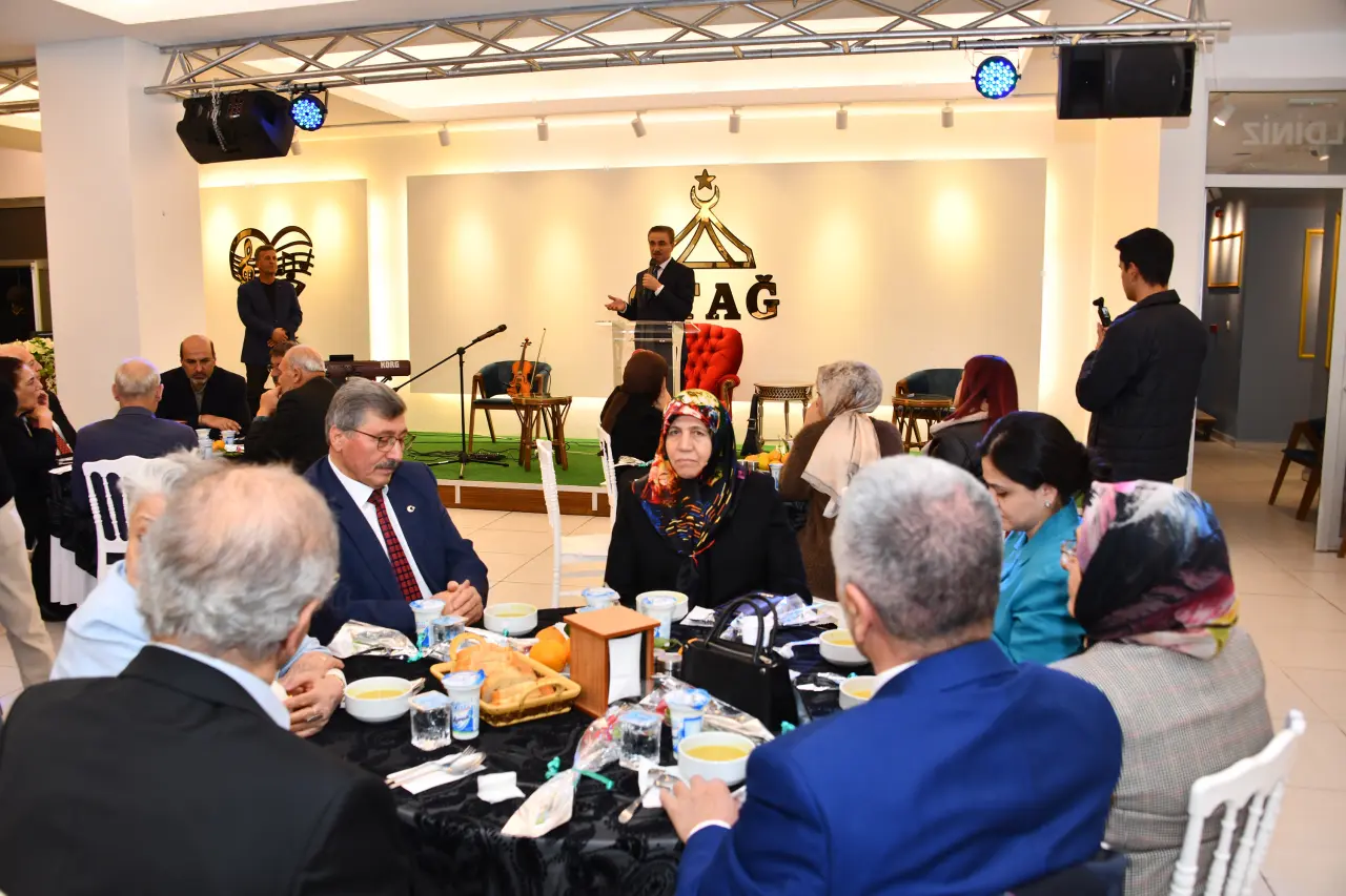 Gümüşhane’de Eğitim Çınarlarına Büyük Vefa 5