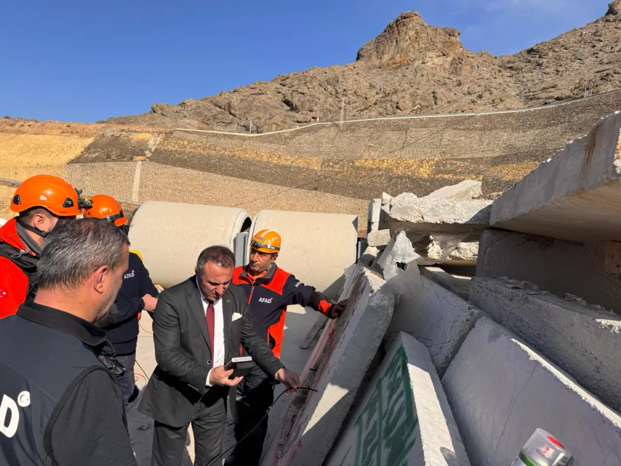 Üniversite öğrencilerine “Enkazda Arama-Kurtarma” eğitimi 8