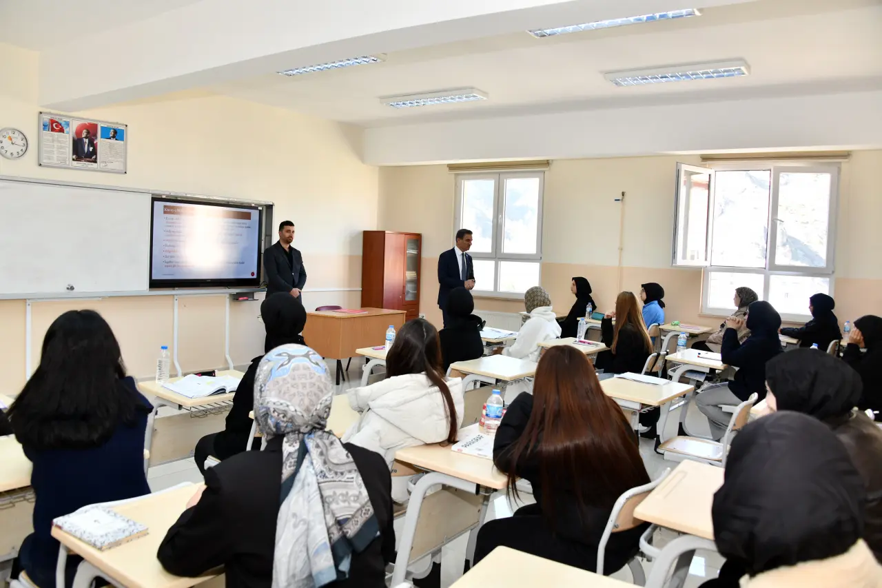 Vali Baruş’tan gençlere 'Hedef Belirleyin' mesajı 12