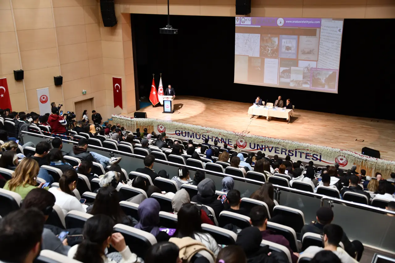 GÜ’de “Kadim Zamanların Ayak İzleri” tartışıldı 9