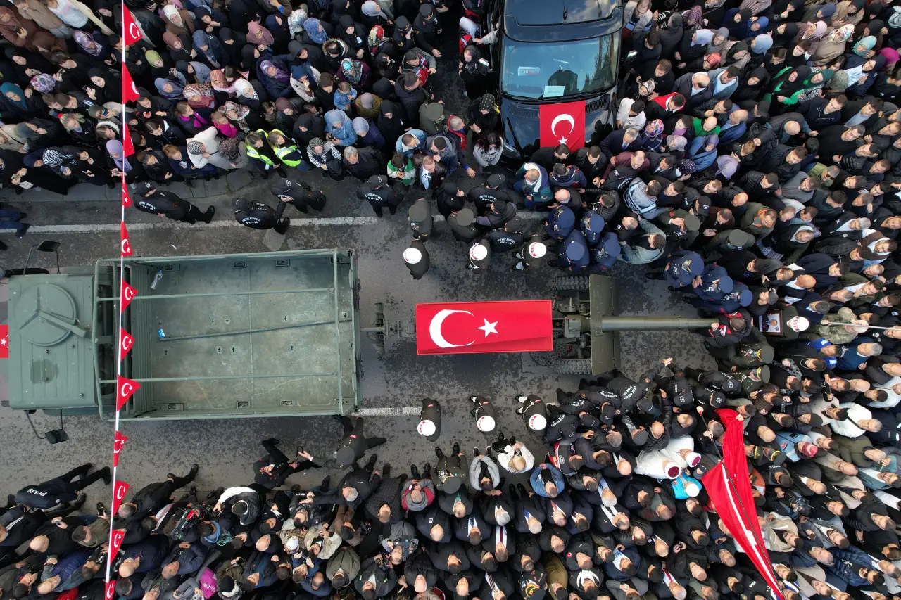 Şehidimiz son yolculuğuna uğurlandı 10