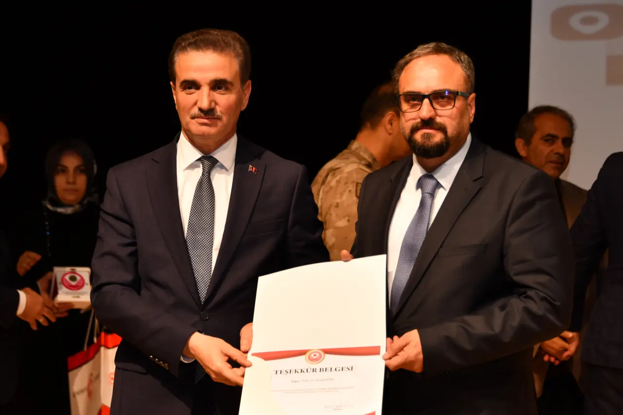 GÜ’de “Kadim Zamanların Ayak İzleri” tartışıldı 3