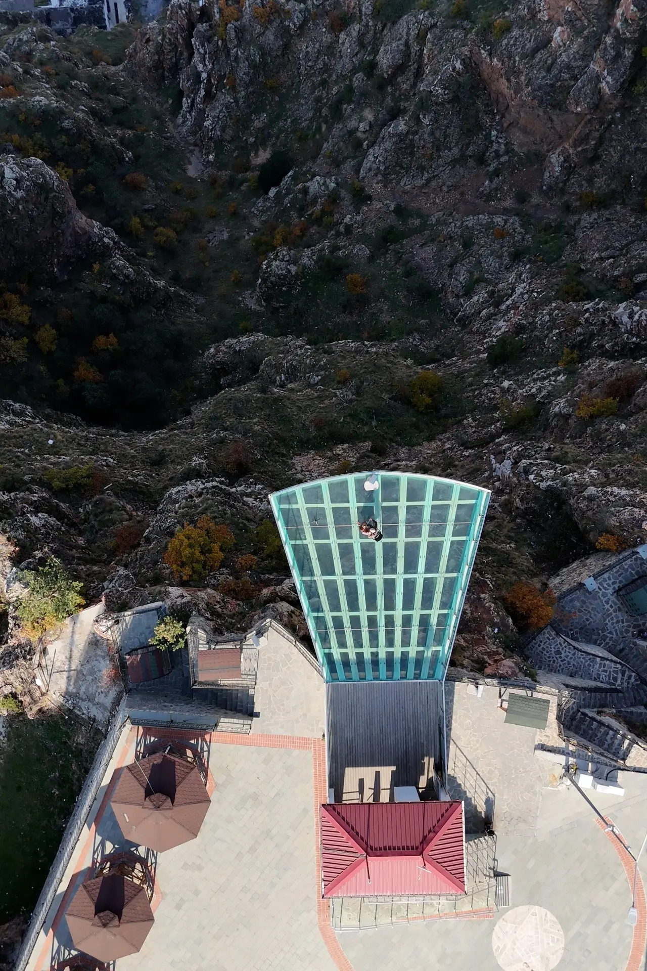 Gümüşhaneli müzisyenden tarihi mekanlarda viyolonsel ile eşsiz performans 1