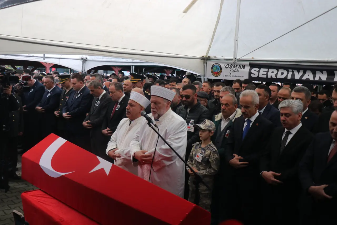 Şehidimiz son yolculuğuna uğurlandı 17