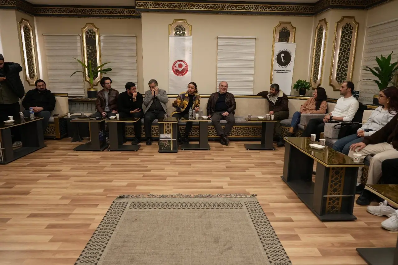 Eryılmaz: Sinema bir insanın ayakkabısındaki çakıl taşı olmalıdır 6