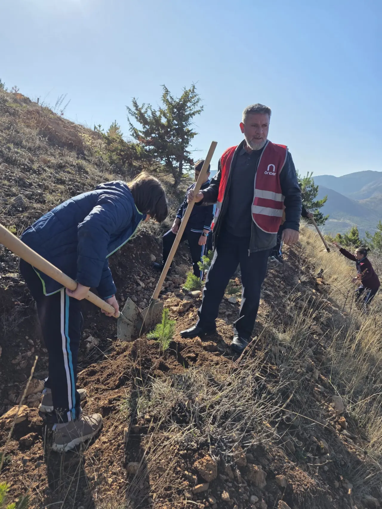 Şehitlerin aziz hatırası ve Gazze’nin umudu toprakla buluştu 9