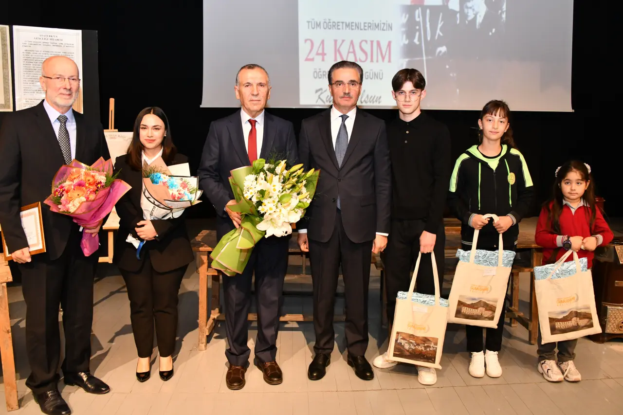 Gümüşhane'de Öğretmenler Günü kutlandı 3