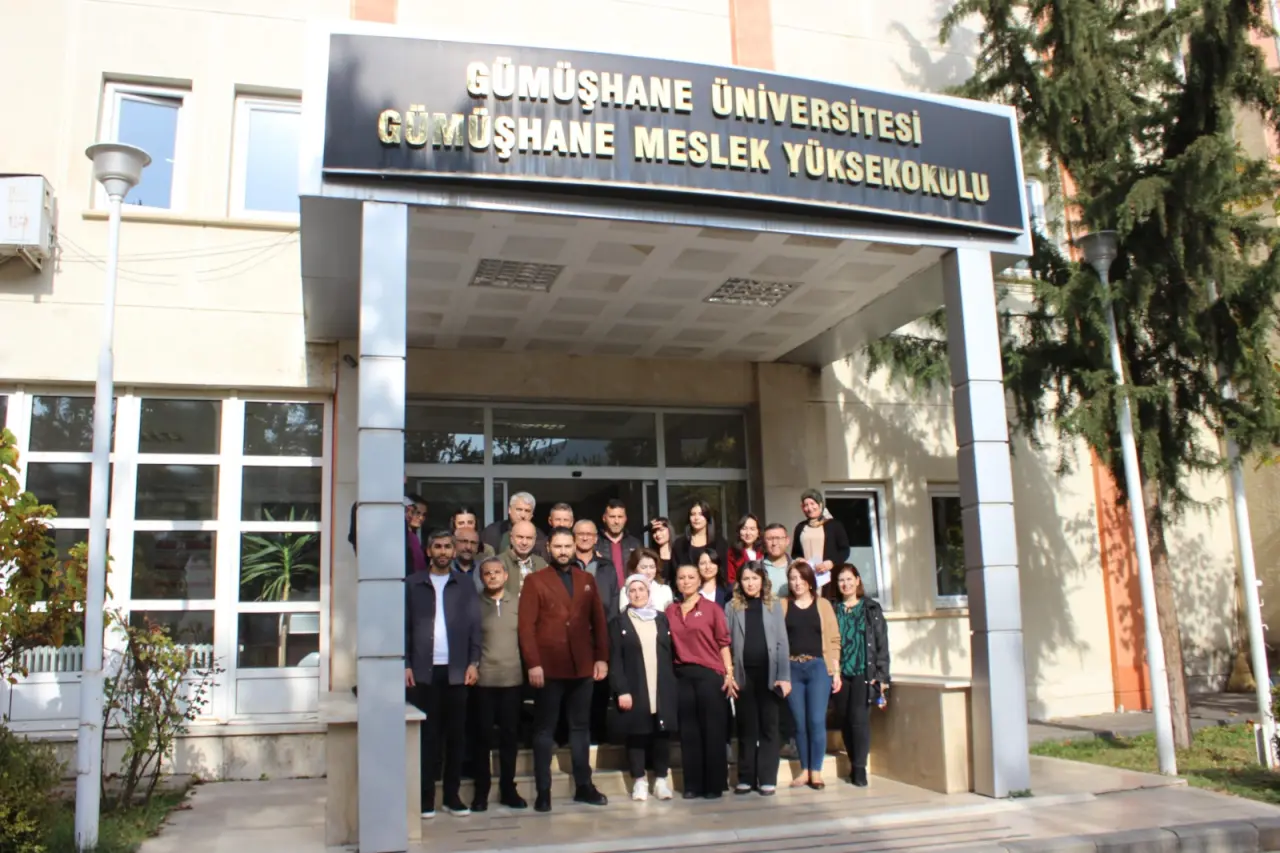 Gümüşhane Üniversitesi’nde öğrencilerden çalışanlara anlamlı sürpriz 1