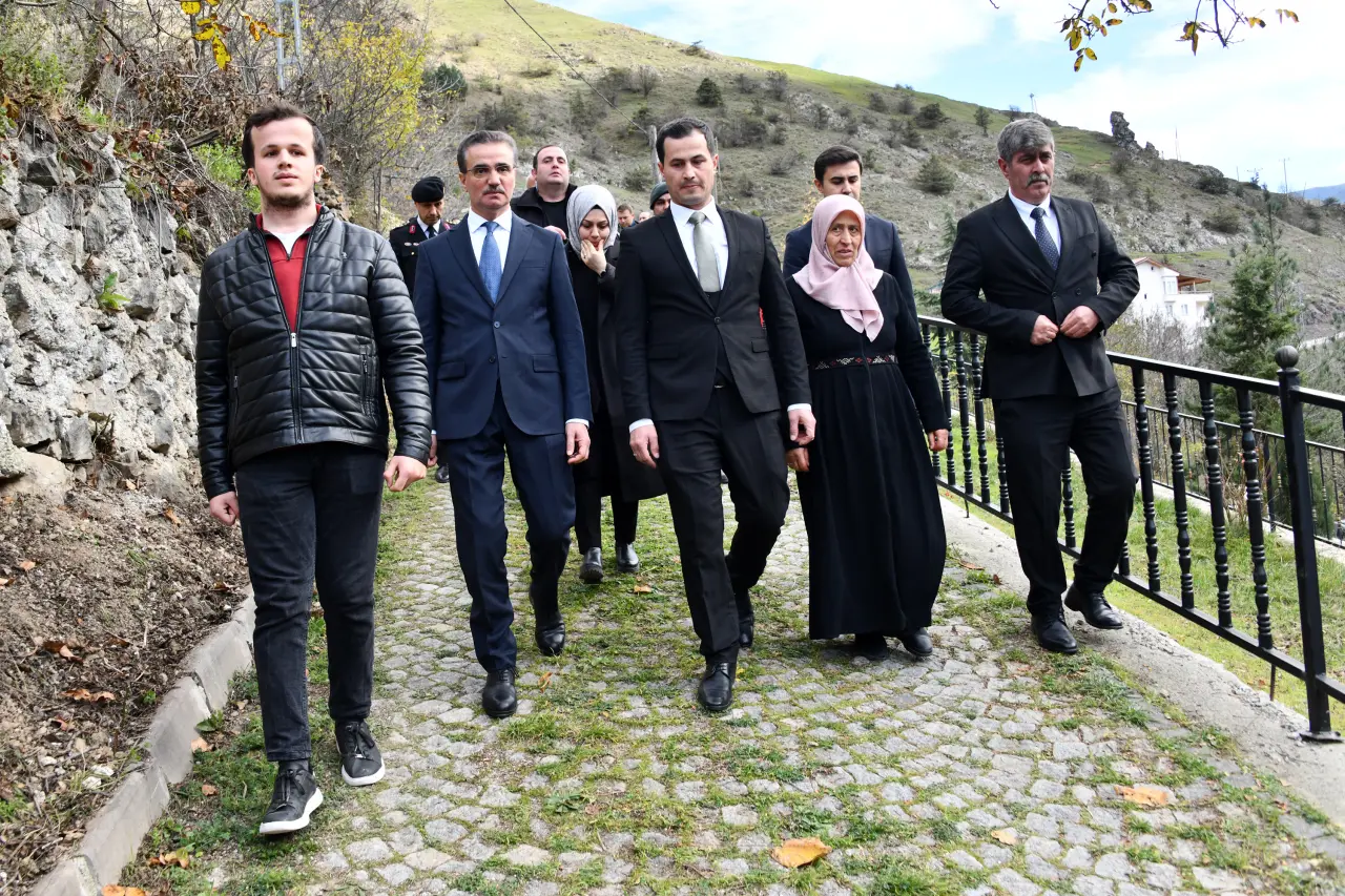 Şehit Öğretmen Necmettin Yılmaz Öğretmenler Gününde kabri başında anıldı 11