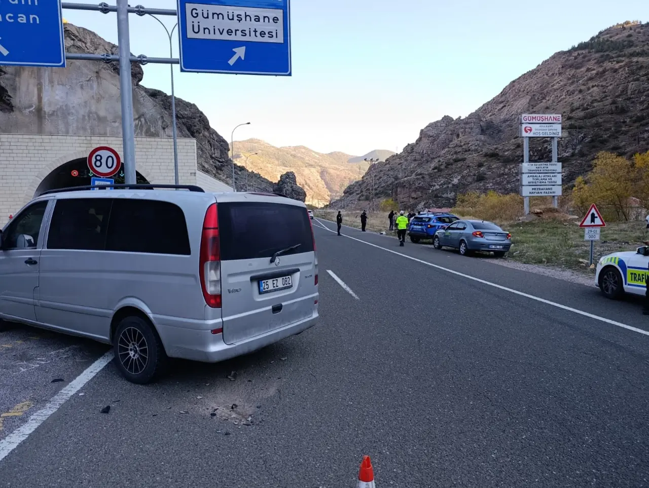 Gümüşhane-Trabzon yolunda korkutan kaza: 4 yaralı 1