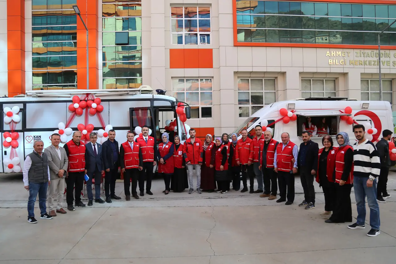 Gümüşhane Üniversitesinde dersler Kızılay yelekleriyle 3