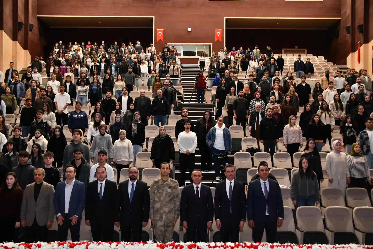 GÜ’de “Kadim Zamanların Ayak İzleri” tartışıldı 2