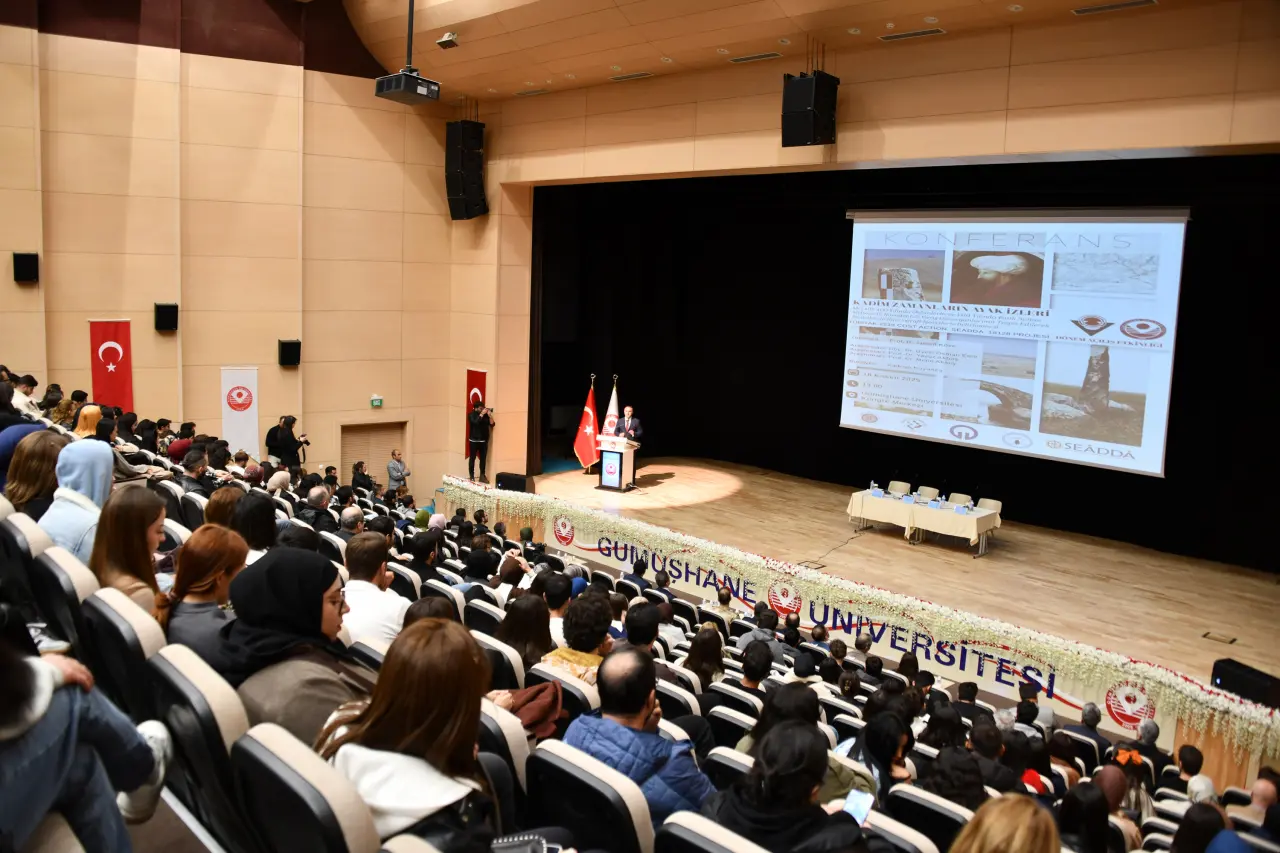 GÜ’de “Kadim Zamanların Ayak İzleri” tartışıldı 5