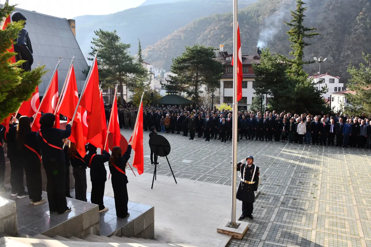 Büyük Önder Atatürk vefatının 87.yılında Gümüşhane'de anıldı 13
