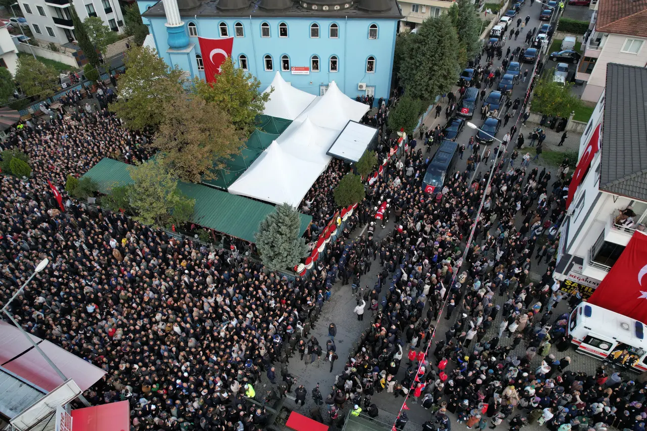 Şehidimiz son yolculuğuna uğurlandı 9