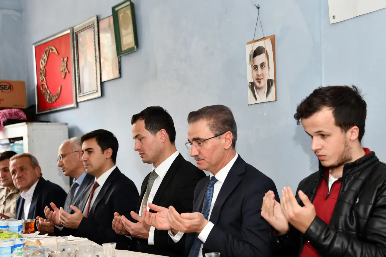 Şehit Öğretmen Necmettin Yılmaz Öğretmenler Gününde kabri başında anıldı 13