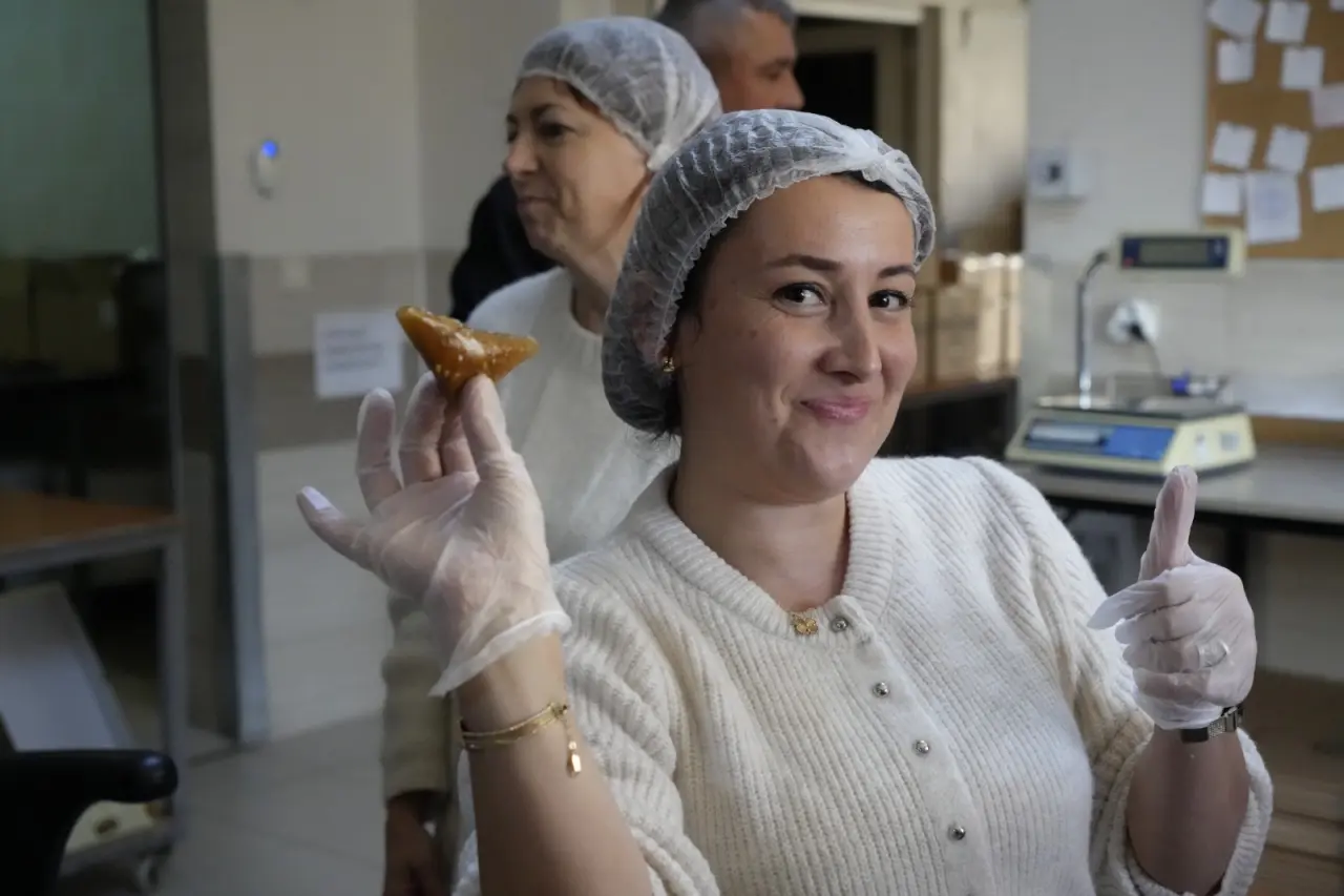 İtalyan Öğrenciler Gümüşhane’de Tezgahın Başına Geçti: Pestil ve Köme Yapımında İtalyan İmzası 7