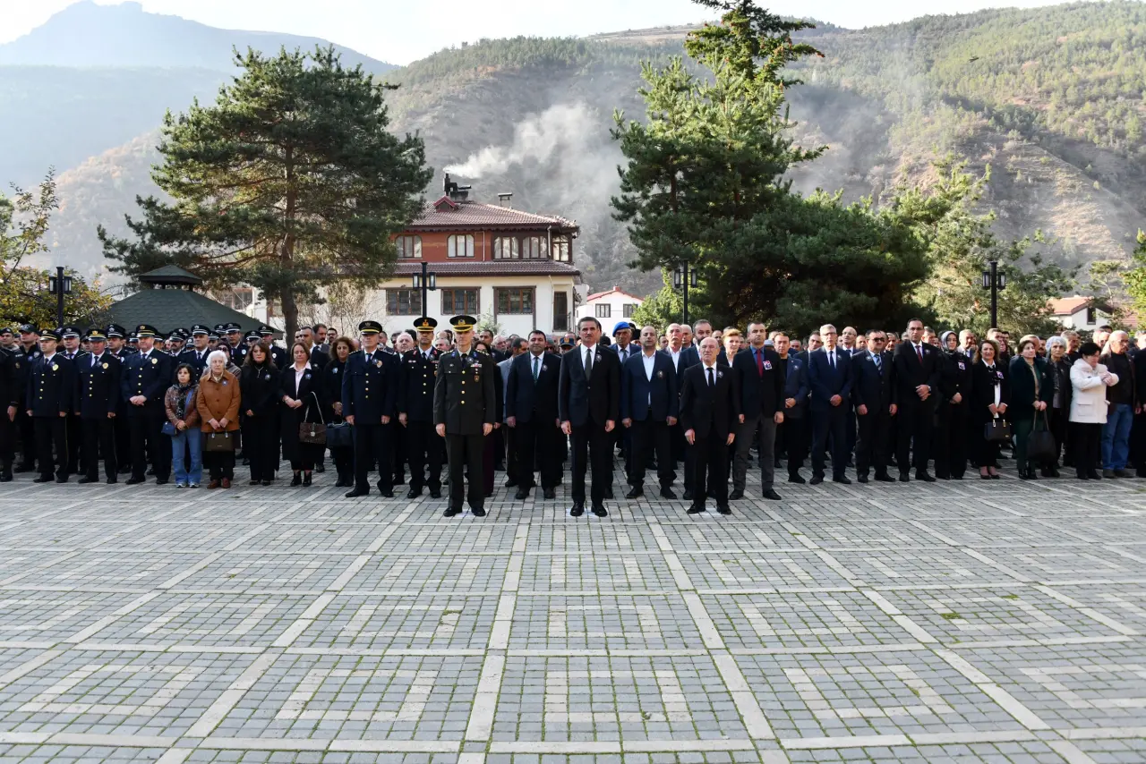 Büyük Önder Atatürk vefatının 87.yılında Gümüşhane'de anıldı 6