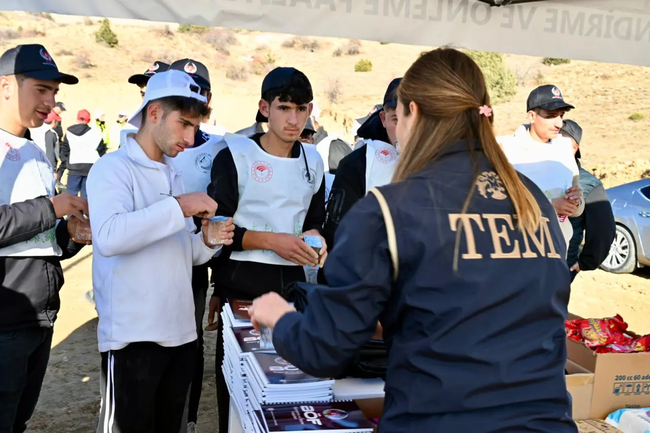 Gümüşhane Emniyetinden şehitler için 500 fidan 5