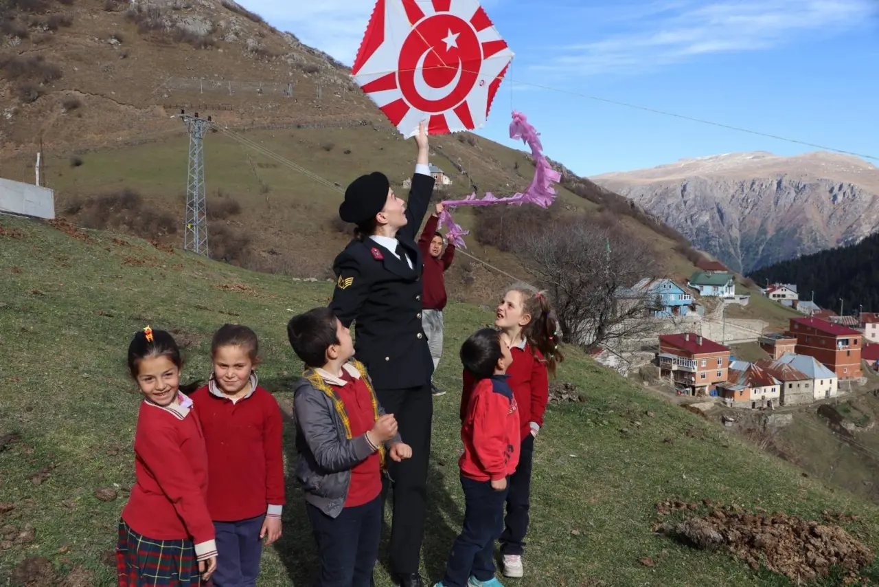 Jandarma’dan Akocak İlkokulu’na anlamlı ziyaret 2