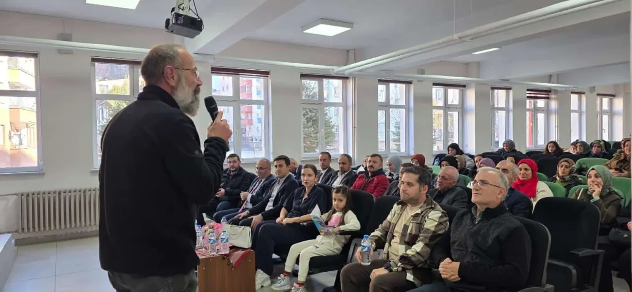 Torul’da "Her Şey Aile İle Başlar" diyerek velilere yol haritası çizildi 7