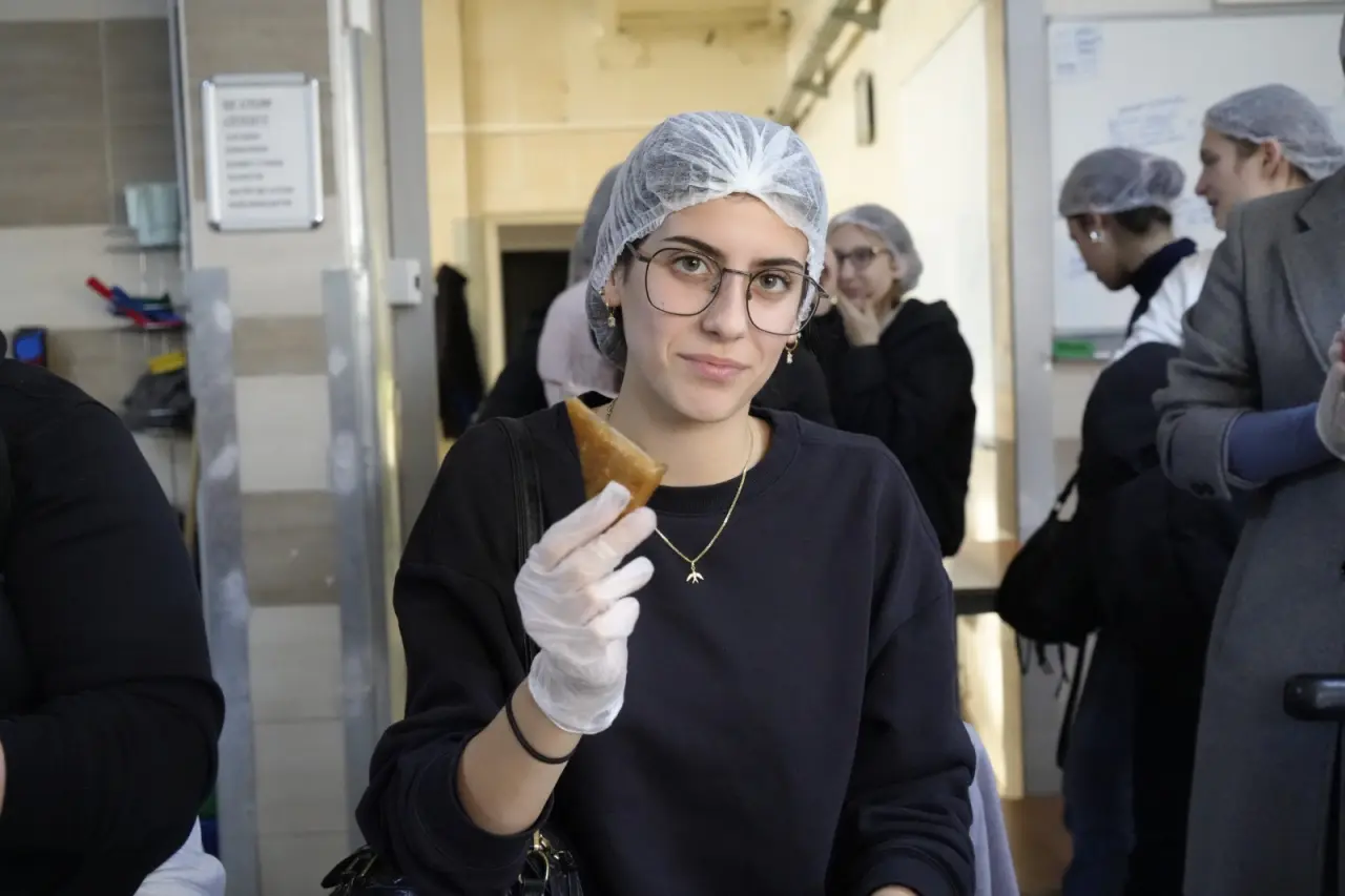 İtalyan Öğrenciler Gümüşhane’de Tezgahın Başına Geçti: Pestil ve Köme Yapımında İtalyan İmzası 9