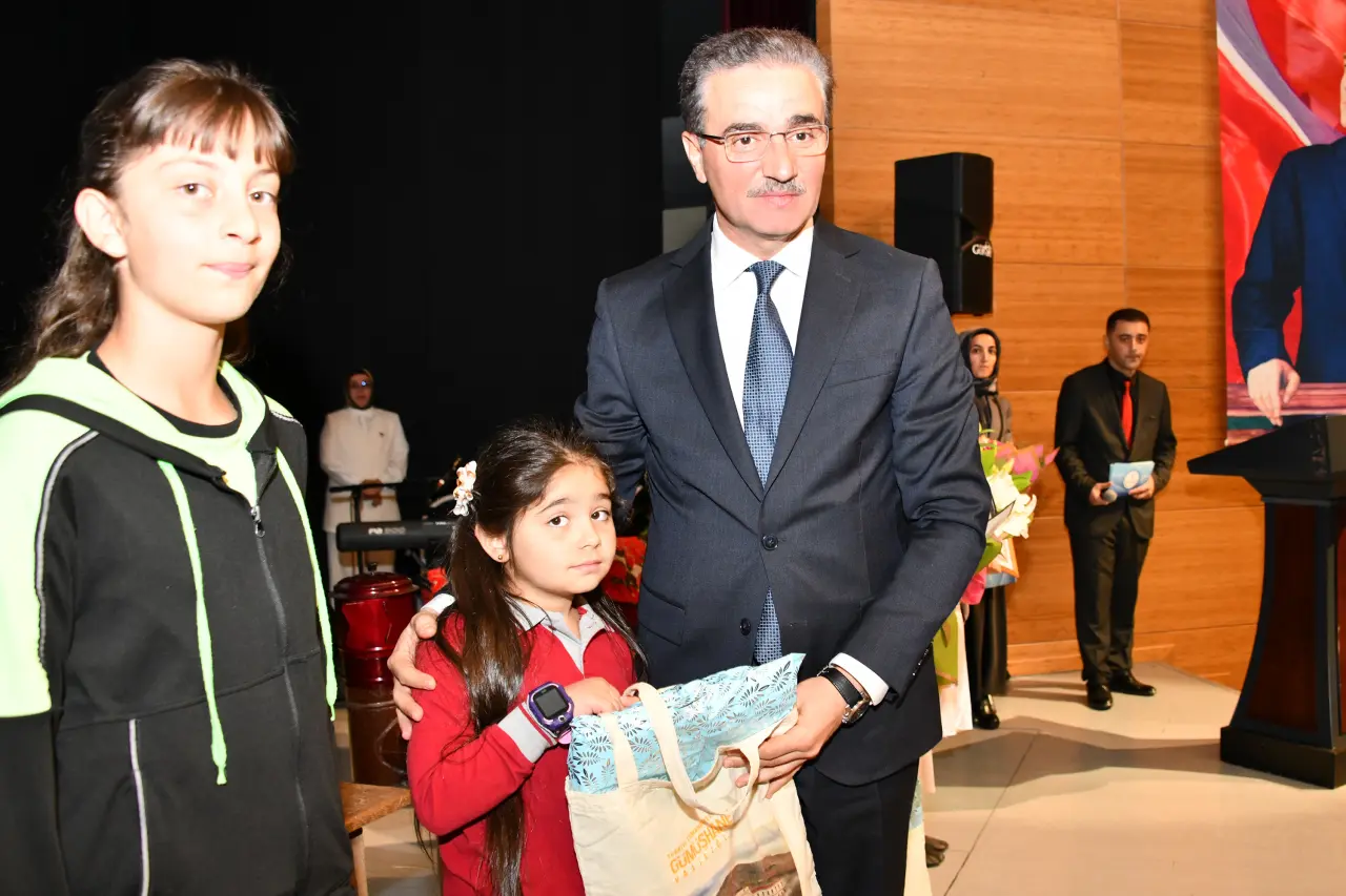 Gümüşhane'de Öğretmenler Günü kutlandı 15