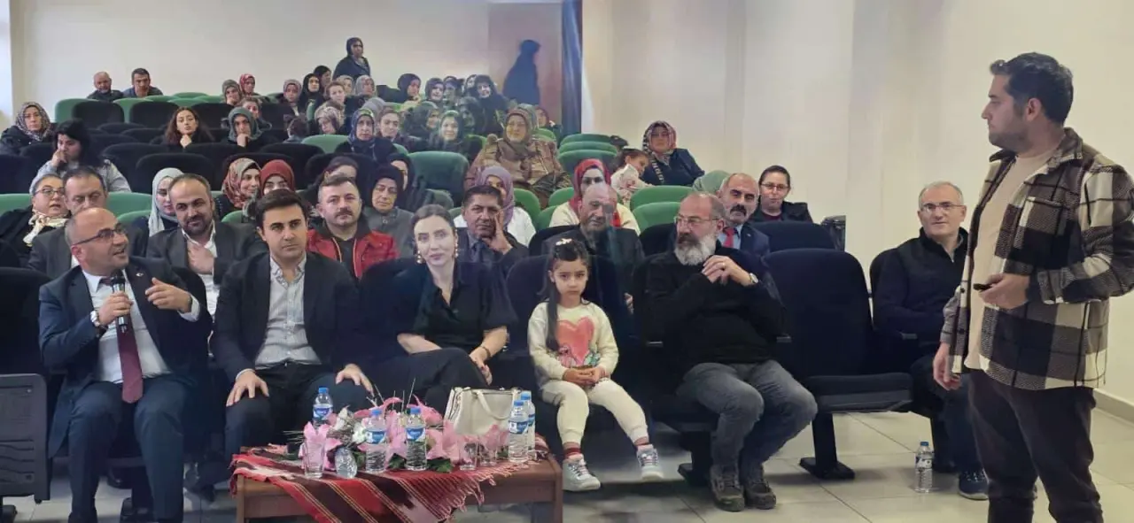 Torul’da "Her Şey Aile İle Başlar" diyerek velilere yol haritası çizildi 13