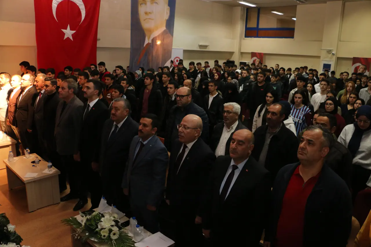 Kelkit’te “Gençlik Çağında Bilgi ve Gelecek Planlaması” konferansı 5