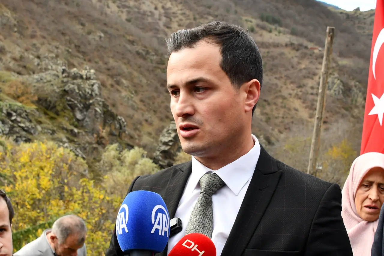 Şehit Öğretmen Necmettin Yılmaz Öğretmenler Gününde kabri başında anıldı 3