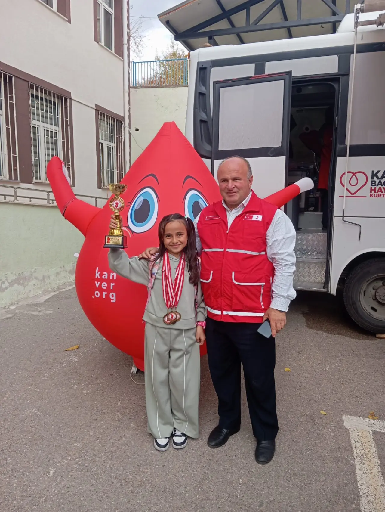 Büyükler kan verdi küçükler madalya aldı 2