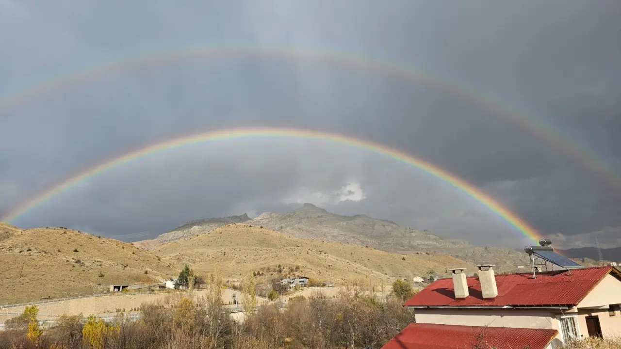 Gümüşhane'de sağanak sonrası gökyüzü şöleni: Çifte gökkuşağı mest etti 4