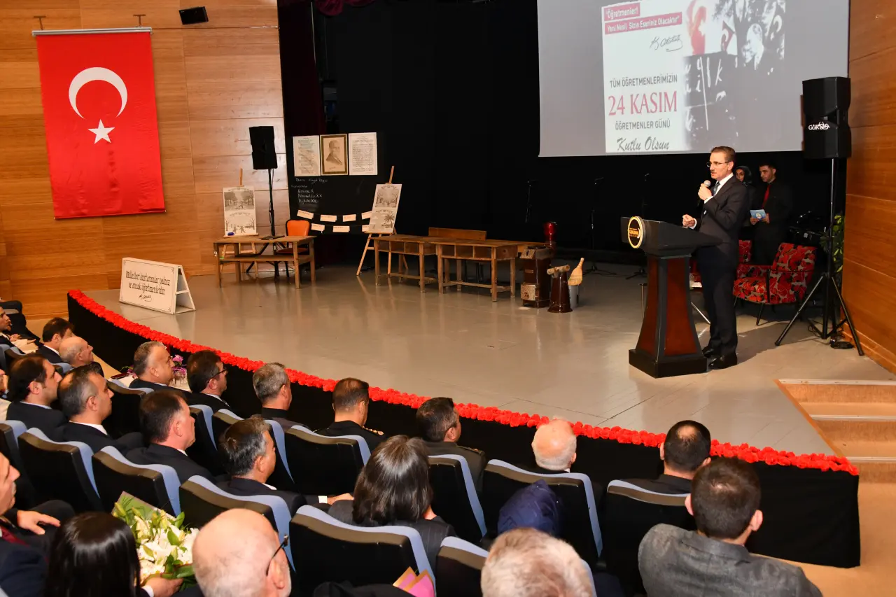 Gümüşhane'de Öğretmenler Günü kutlandı 26