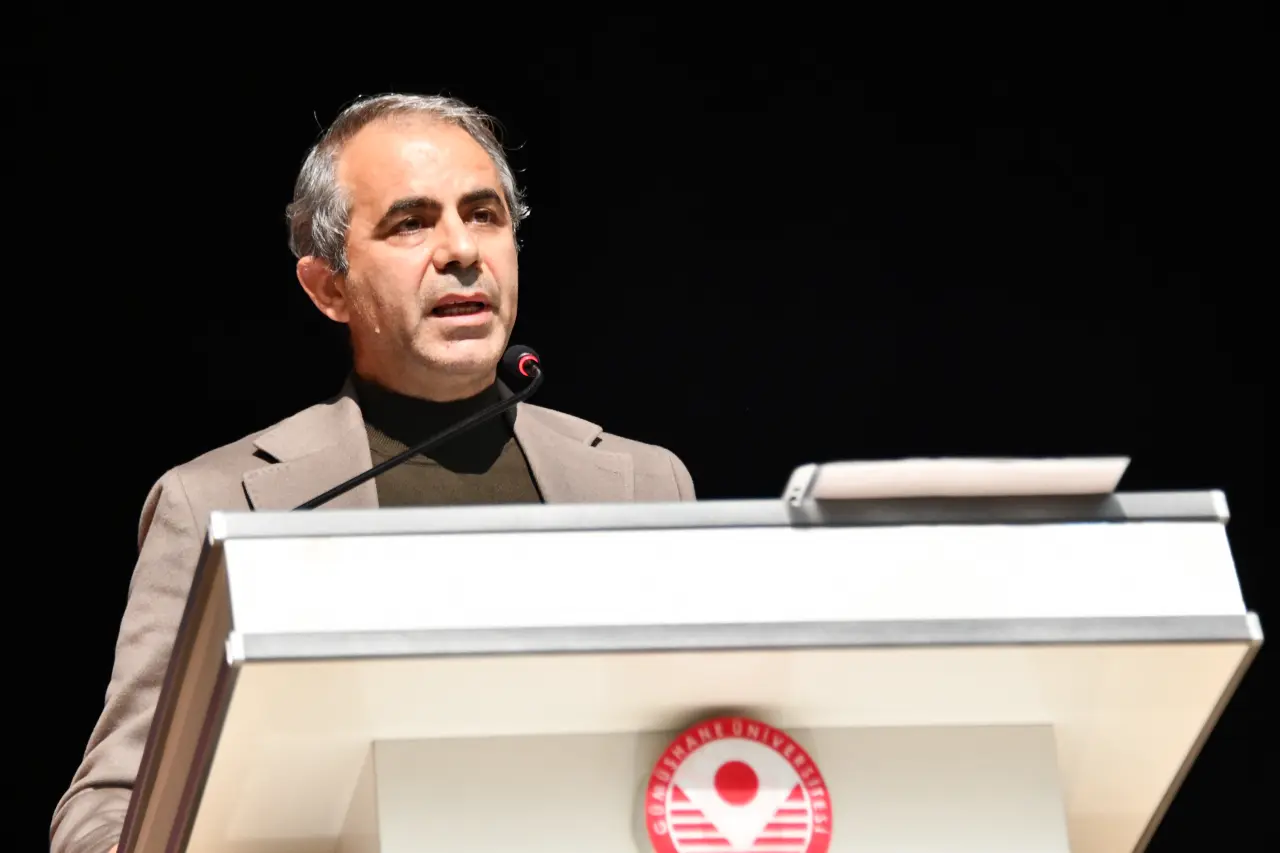 GÜ’de “Kadim Zamanların Ayak İzleri” tartışıldı 11