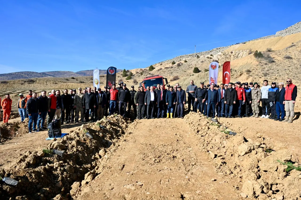 Gümüşhane Emniyetinden şehitler için 500 fidan 7