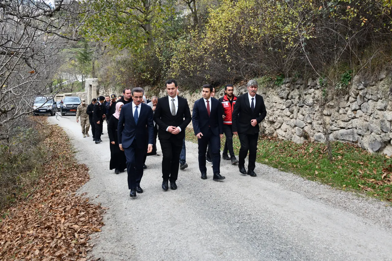 Şehit Öğretmen Necmettin Yılmaz Öğretmenler Gününde kabri başında anıldı 6