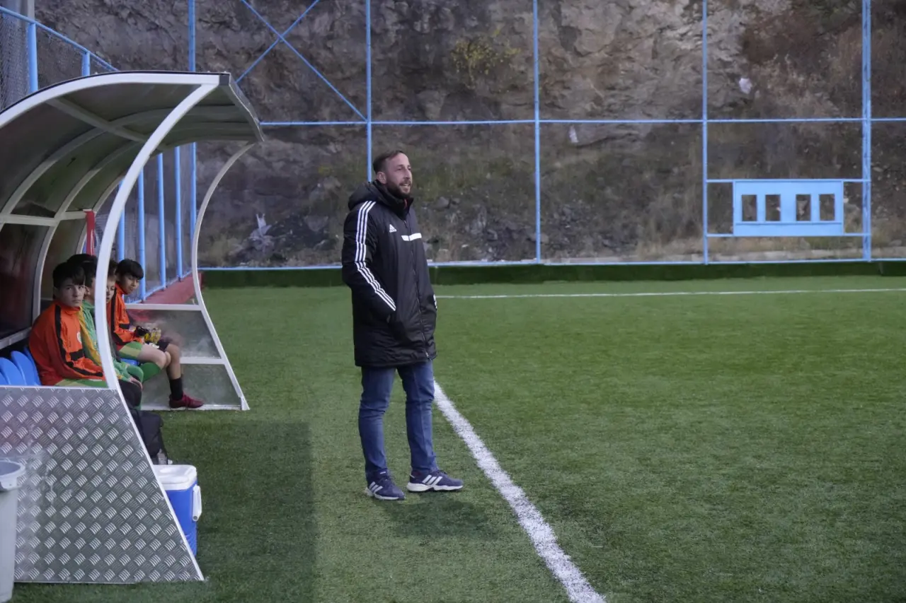 Gümüşhane’de Yeşil Sahalarda Nadir Görülen Fedakarlık: Başkan, Hoca ve Kaleci Aynı İsim 6