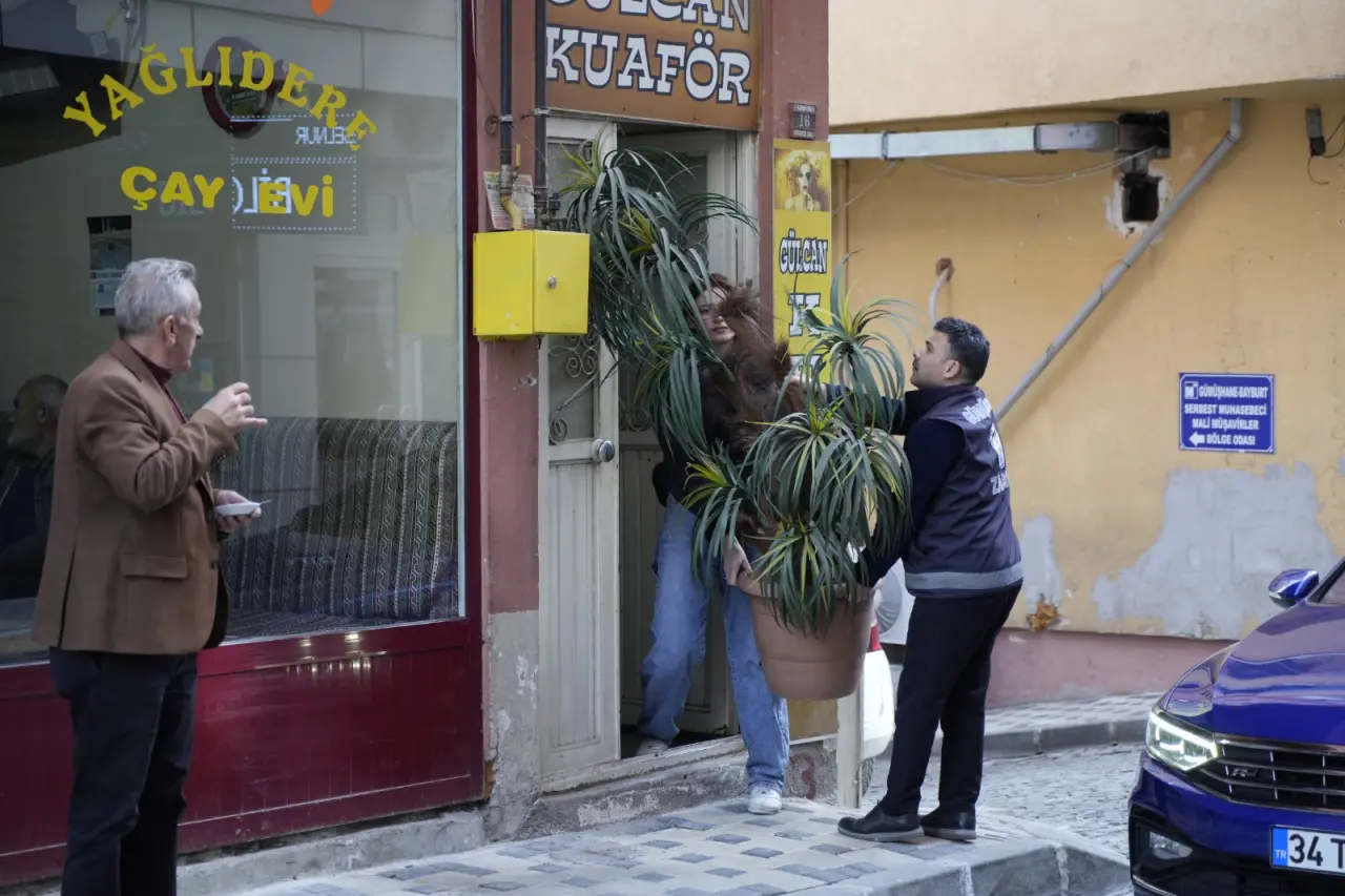 Gümüşhane’de Zabıta’dan kaldırım işgali denetimi 6