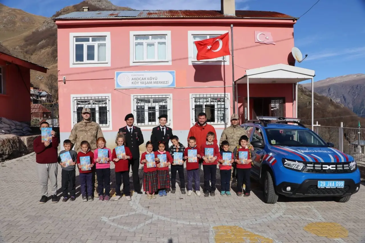 Jandarma’dan Akocak İlkokulu’na anlamlı ziyaret 1