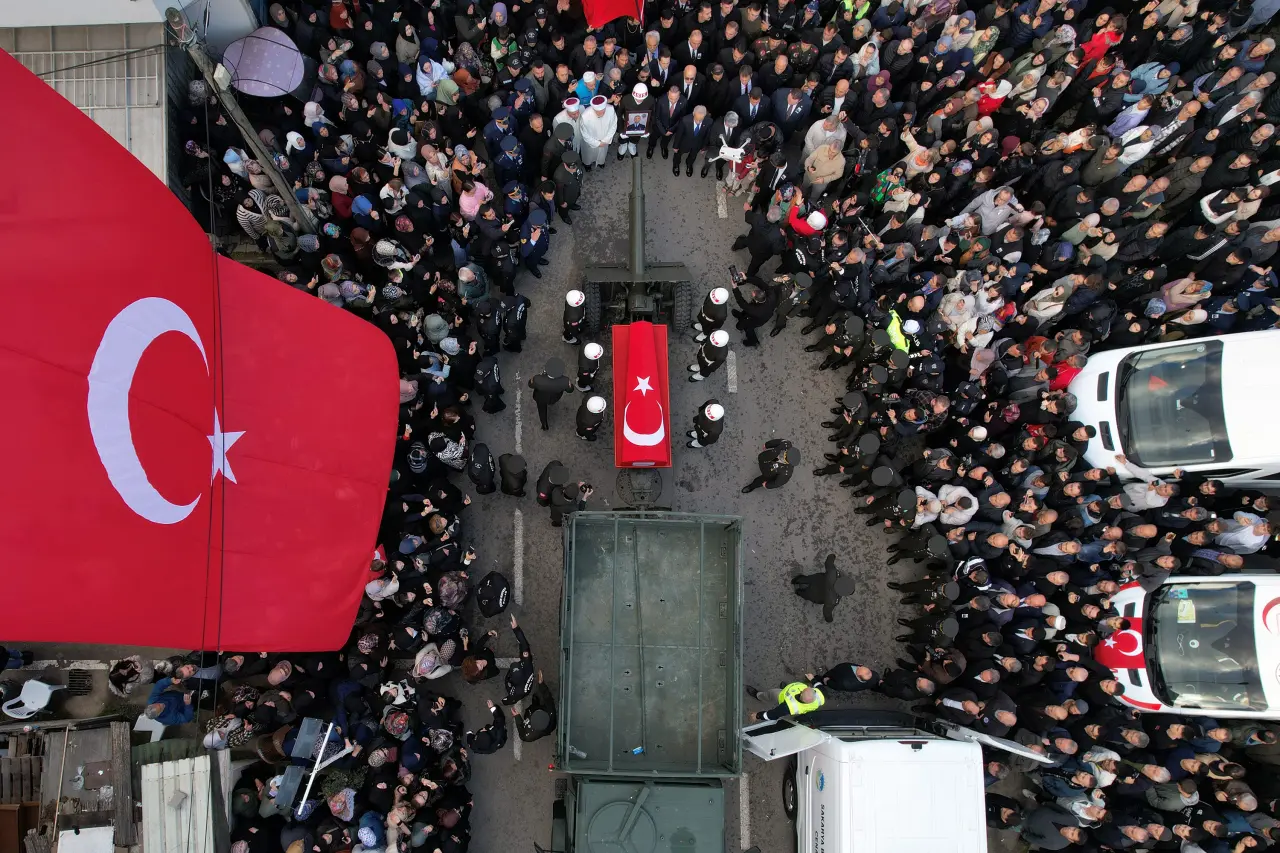 Şehidimiz son yolculuğuna uğurlandı 8