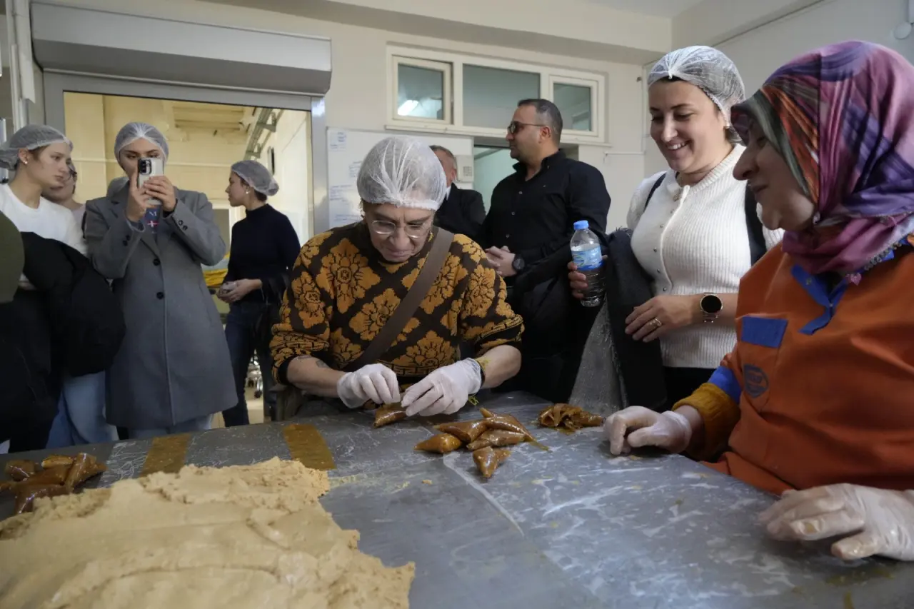 İtalyan Öğrenciler Gümüşhane’de Tezgahın Başına Geçti: Pestil ve Köme Yapımında İtalyan İmzası 4