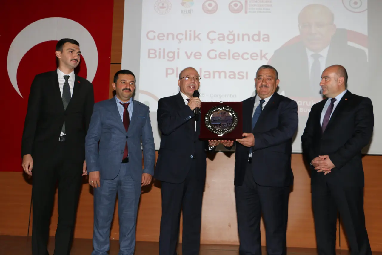 Kelkit’te “Gençlik Çağında Bilgi ve Gelecek Planlaması” konferansı 10