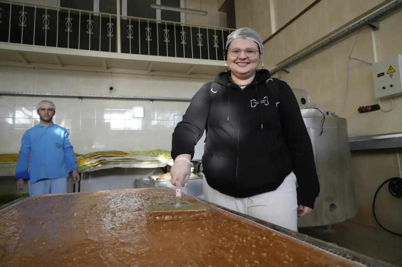 İtalyan Öğrenciler Gümüşhane’de Tezgahın Başına Geçti: Pestil ve Köme Yapımında İtalyan İmzası 3
