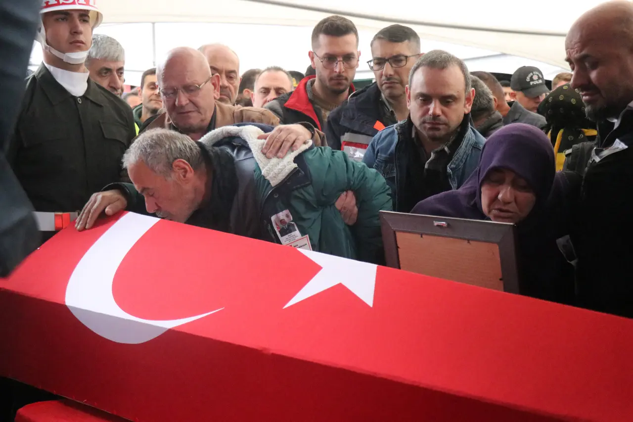 Şehidimiz son yolculuğuna uğurlandı 15