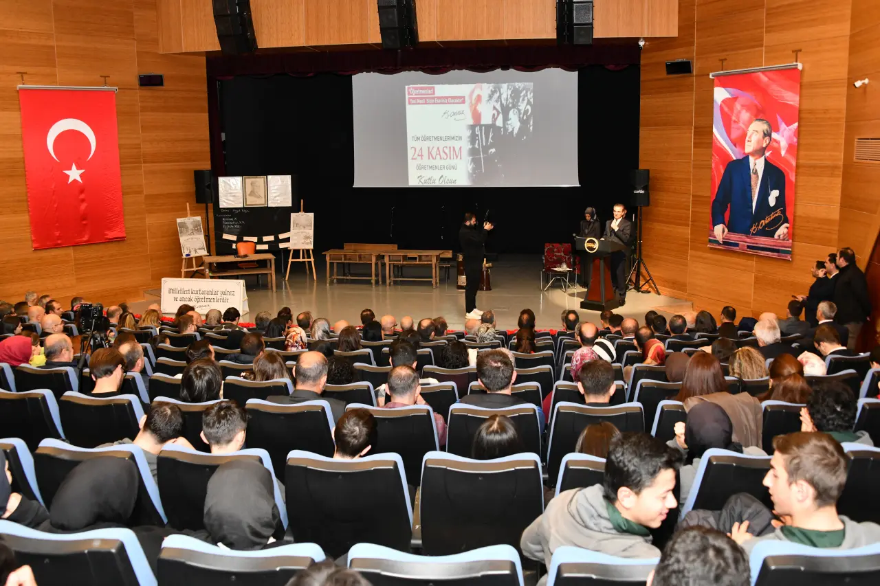 Gümüşhane'de Öğretmenler Günü kutlandı 25