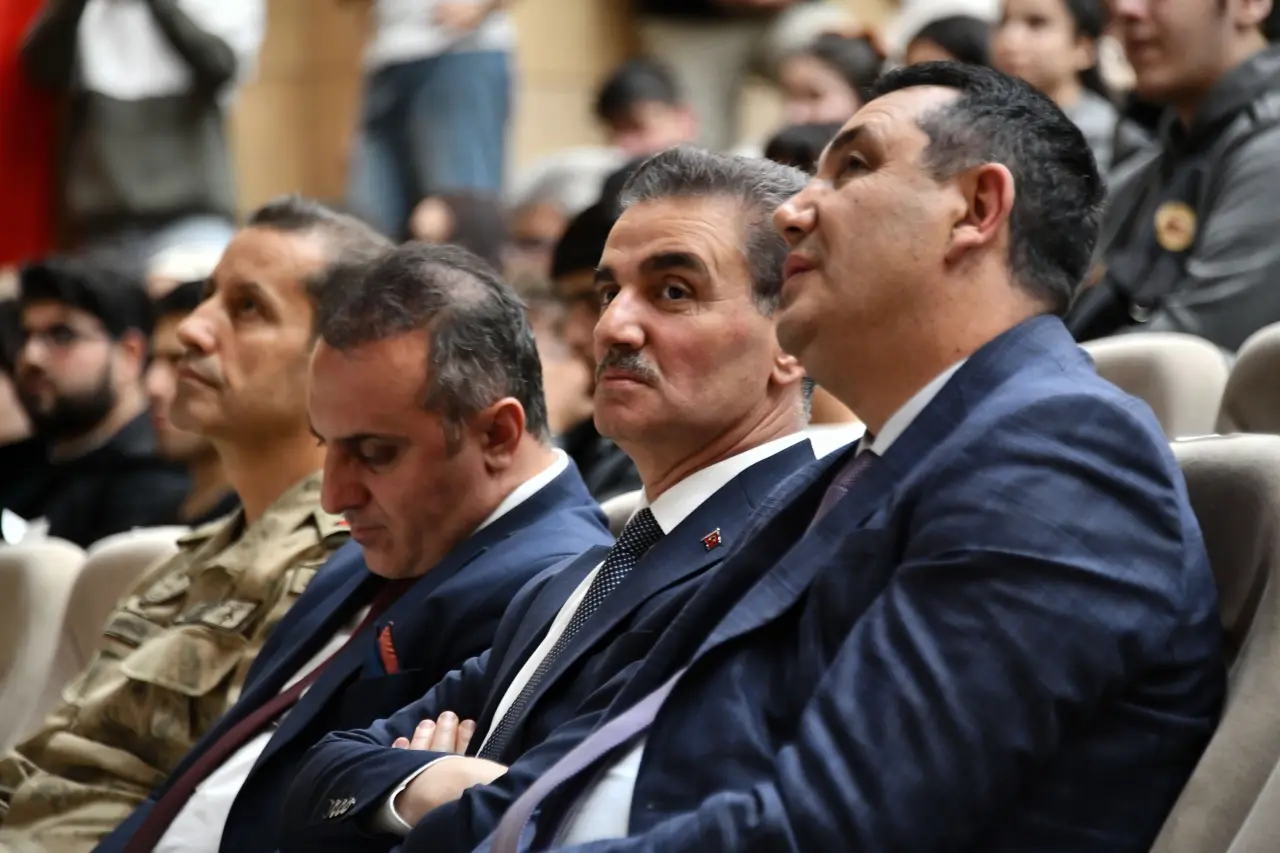 GÜ’de “Kadim Zamanların Ayak İzleri” tartışıldı 1