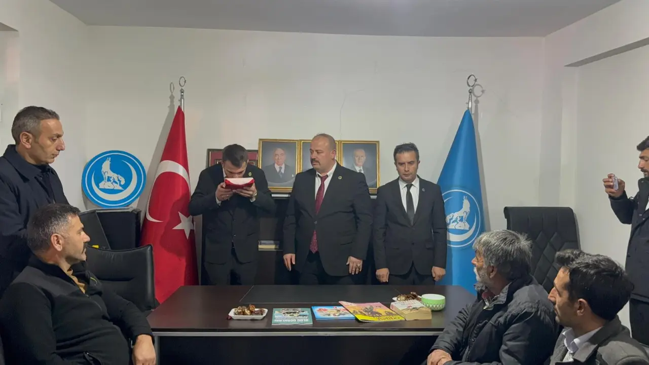 Şiran Ülkü Ocakları İlçe Başkanlığına Eneshan Şahin atandı 7