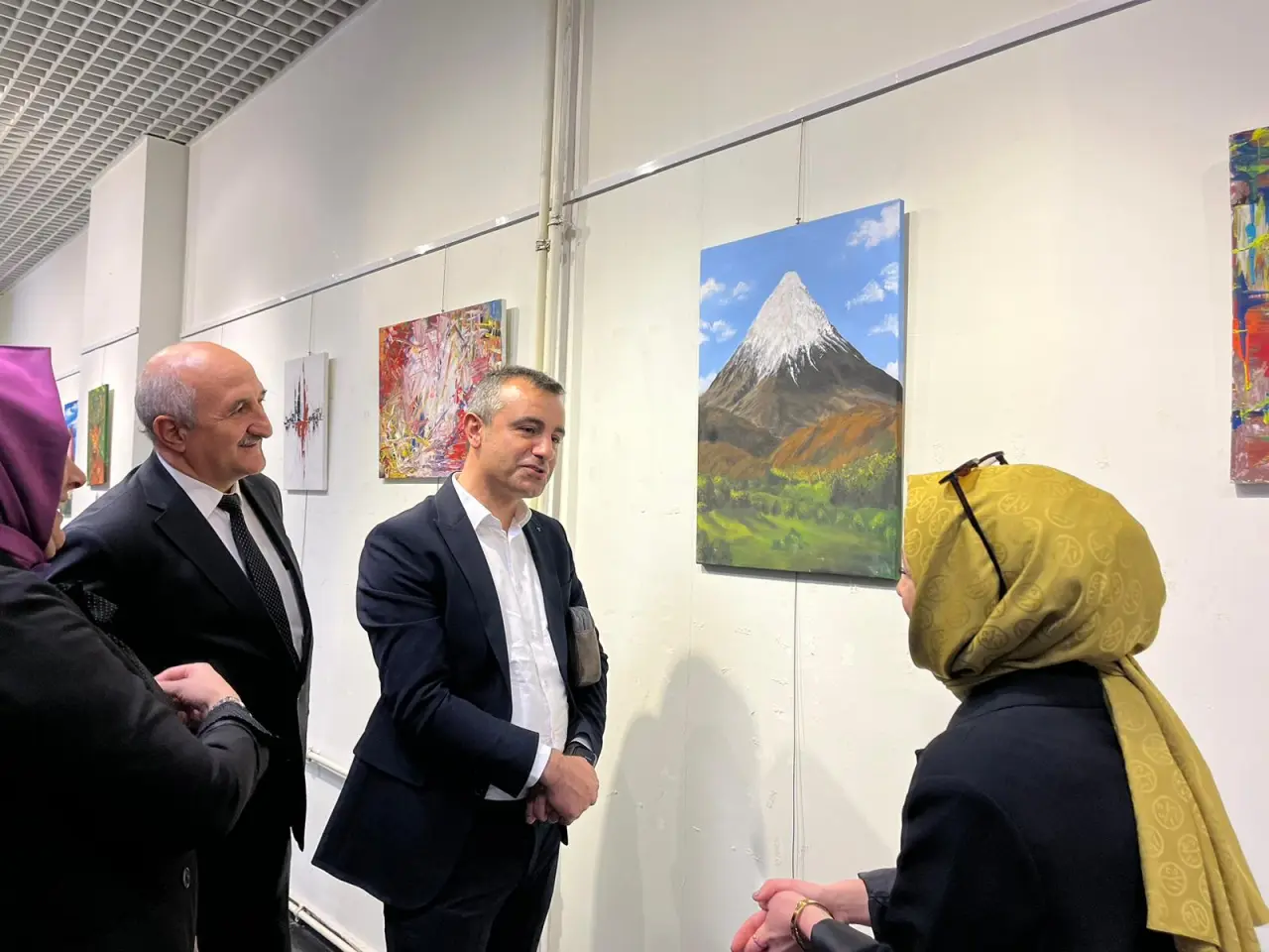 Gümüşhane ve Bayburt arasında sanat köprüsü: Geleceğin ressamlarından Öğretmenler Günü’ne özel sergi 3