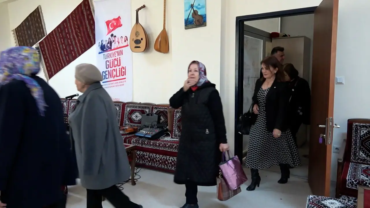 24 Kasım, Gençlik Merkezi’nde Sanat ve Sohbetle Kutlandı 2