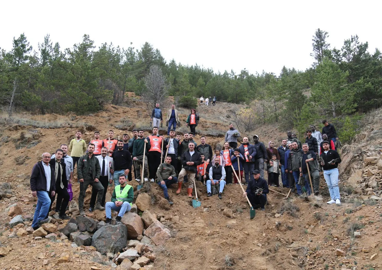 Üniversite'de yeşil seferberlik, binlerce fidanı toprakla buluşturuldu 7